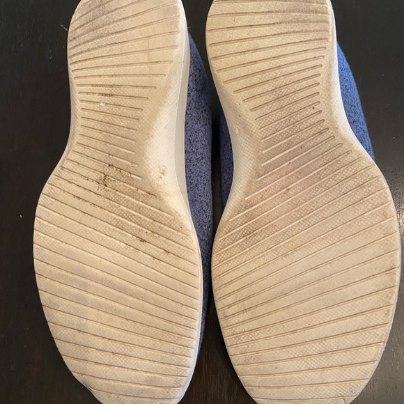 Blue All birds size 9 womens sneakers - Picture 2 of 3